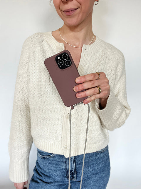 eilenna Handykette zum Abnehmen und Handyhülle für iPhone Samsung in BERRY mit Kordel OVER the TAUPE, Handarbeit